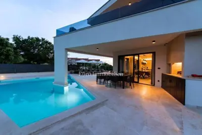 Haus zum Kauf in Poreč, 220 m² - 3