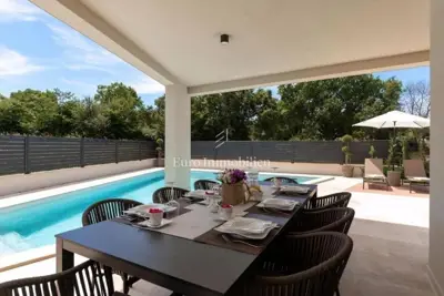Haus zum Kauf in Poreč, 220 m² - 6