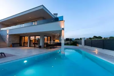Haus zum Kauf in Poreč, 220 m² - 2