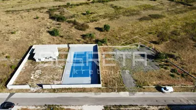 Baugrundstück mit Haus und Tennisplatz - Zemunik Gornji, 1.495 m² - 2
