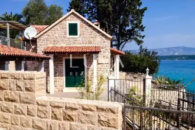 Hvar, Stari Grad, kamena kuća uz more na prodaju - 4