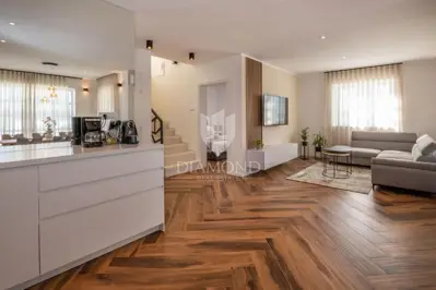 Villa 120 m², Poreč - Pool und überdachte Terrasse - 12