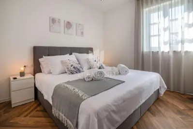 Villa 120 m², Poreč - Pool und überdachte Terrasse - 3