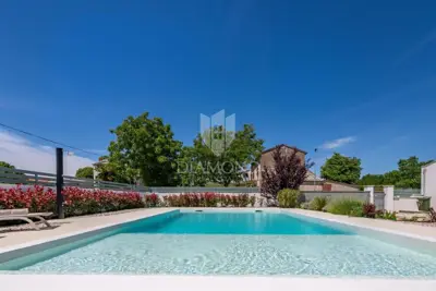 Villa 120 m², Poreč - Pool und überdachte Terrasse - 17