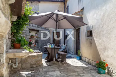 Houses 520 m², Gračišće - old town core and pool - 12