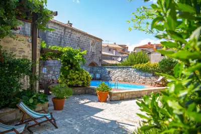 Houses 520 m², Gračišće - old town core and pool - 8