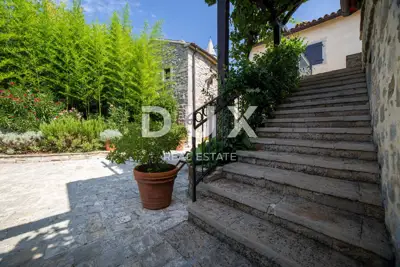 Houses 520 m², Gračišće - old town core and pool - 9