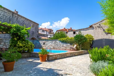 Houses 520 m², Gračišće - old town core and pool - 6