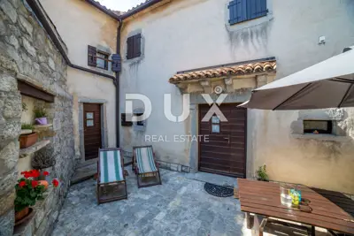Houses 520 m², Gračišće - old town core and pool - 11