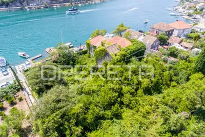Summer residence 600 m², Donje Obuljeno by the Ombla and private river access - 11