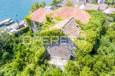 Summer residence 600 m², Donje Obuljeno by the Ombla and private river access - 12