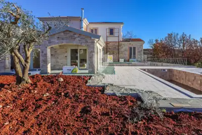 Haus zum Kauf in Poreč, 243 m²