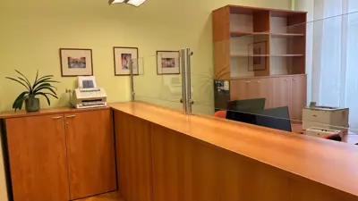 Zakup uredskog poslovnog prostora u centru Pule, kod tržnice – 133 m² (iznajmljivanje)