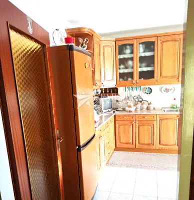 Haus 300 m², Rukavac - 3 Wohneinheiten und Garten - 9