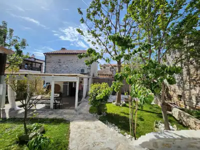 Pula, Galižana. Renoviert,