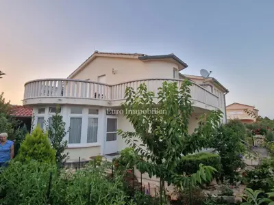 Samostojeća villa u američkom stilu - Vodice