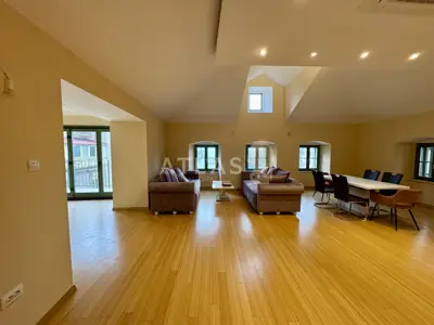 Stan 185 m², Opatija - Centar, dvoetažni uz more - 2