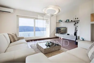 Villa 240 m², Labin - Meerblick und Blick auf den kleinen Hafen - 11
