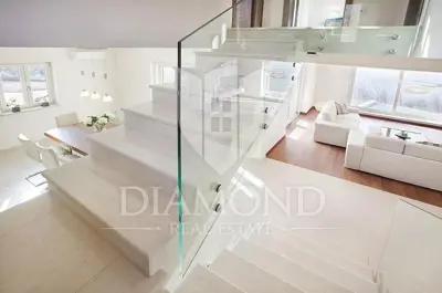 Villa 240 m², Labin - Meerblick und Blick auf den kleinen Hafen - 12