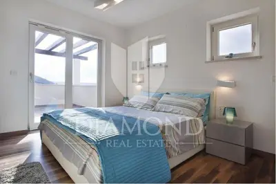 Villa 240 m², Labin - Meerblick und Blick auf den kleinen Hafen - 15