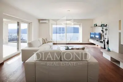 Villa 240 m², Labin - Meerblick und Blick auf den kleinen Hafen - 10