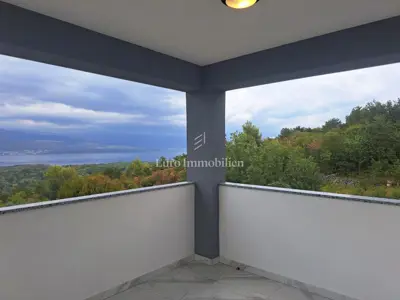 Stan s terasom i pogledom na more, okolica Šila