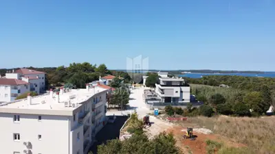 Prostran i svijetao stan u novogradnji sa liftom! Štinjan! - 16