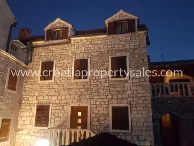 Haus, Brač, 400 m², 1 570 000 € - 5