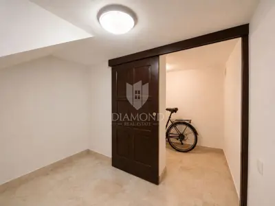 Umag, Dva stana u gradu - 15