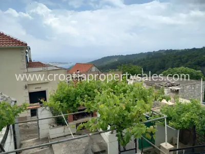 House on the island of Brač, terrace with sea view - 2