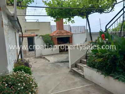 House on the island of Brač, terrace with sea view - 11
