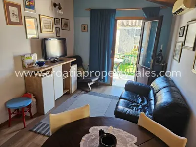 Stone house in Trogir, near the old town center and two floors - 4