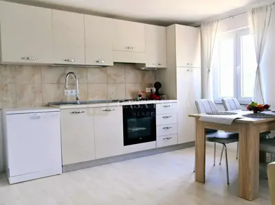 Haus 160 m², Dobrinj na Krku - ruhige Lage - 2