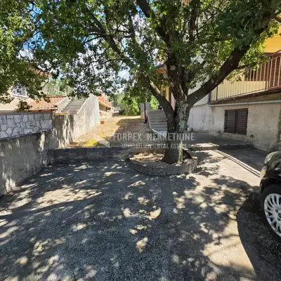 Stan u Novom Vinodolskom, terasa i okućnica za parkiranje - 15