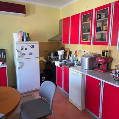 Stan u Novom Vinodolskom, terasa i okućnica za parkiranje - 2
