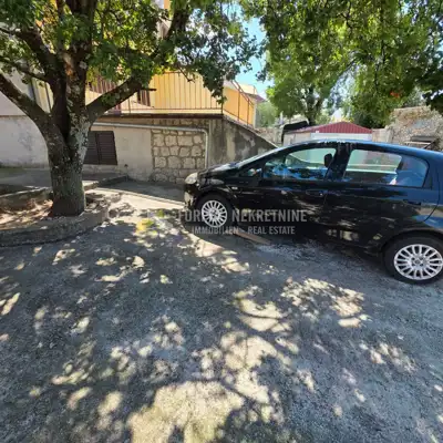 Stan u Novom Vinodolskom, terasa i okućnica za parkiranje - 18