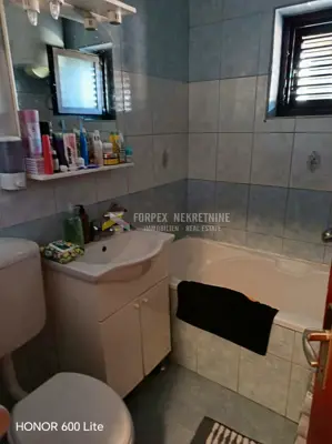 Stan u Novom Vinodolskom, terasa i okućnica za parkiranje - 11