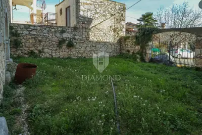 Kamena kuća 220 m², Fuškulin - dvorište 360 m² - 12