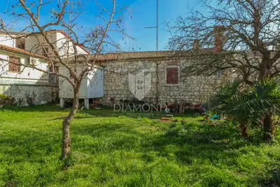 Kamena kuća 220 m², Fuškulin - dvorište 360 m² - 13