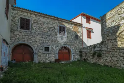 Kamena kuća 220 m², Fuškulin - dvorište 360 m² - 11