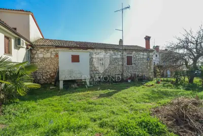 Kamena kuća 220 m², Fuškulin - dvorište 360 m² - 17