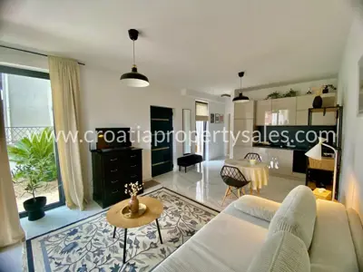 Wohnung, Brač, 40 m², 1-Zimmer, 239 000 € - 2