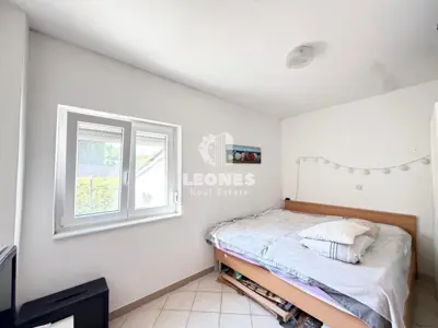 Geräumige Wohnung mit drei Schlafzimmern und großem Garten in Novigrad - 13