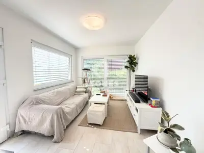 Geräumige Wohnung mit drei Schlafzimmern und großem Garten in Novigrad - 5