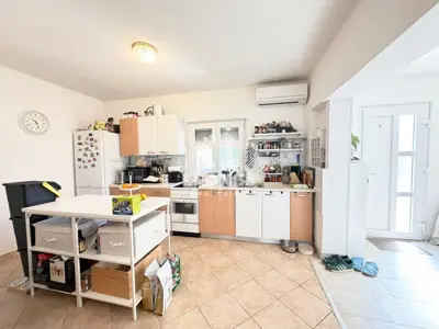 Geräumige Wohnung mit drei Schlafzimmern und großem Garten in Novigrad - 7