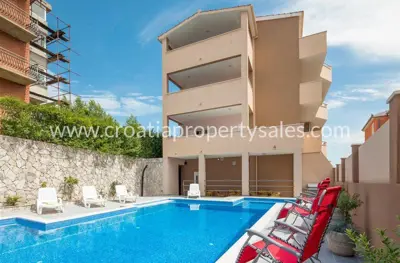 Apartmanski objekt 440 m², Split - blizu plaža i hotela Lav