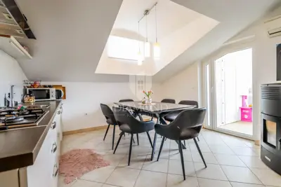 Stan 82 m², Rovinj okolica - 2 spavaće sobe i terasa - 8
