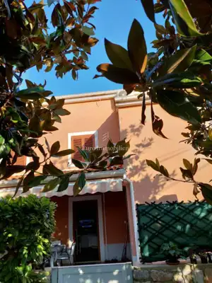 Haus 150 m², Mali Lošinj - 2 Wohnungen und 3 Parkplätze - 2