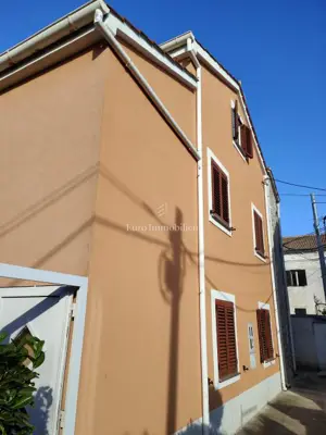 Haus 150 m², Mali Lošinj - 2 Wohnungen und 3 Parkplätze - 22
