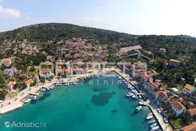 Građevinsko zemljište 1.252 m², Drvenik Veliki - blizu trajektne luke